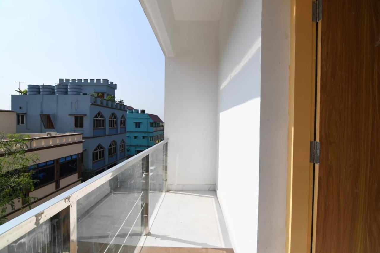 Emerald Euphoria The Luxury Stay Near Infocity Best Seller Bhubaneswar Exterior photo