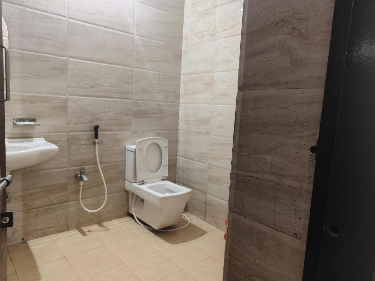 Emerald Euphoria The Luxury Stay Near Infocity Best Seller Bhubaneswar Exterior photo