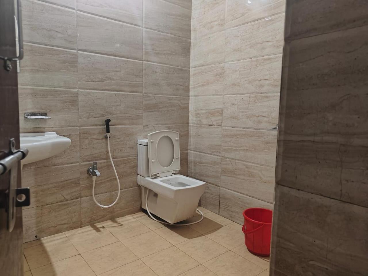 Emerald Euphoria The Luxury Stay Near Infocity Best Seller Bhubaneswar Exterior photo