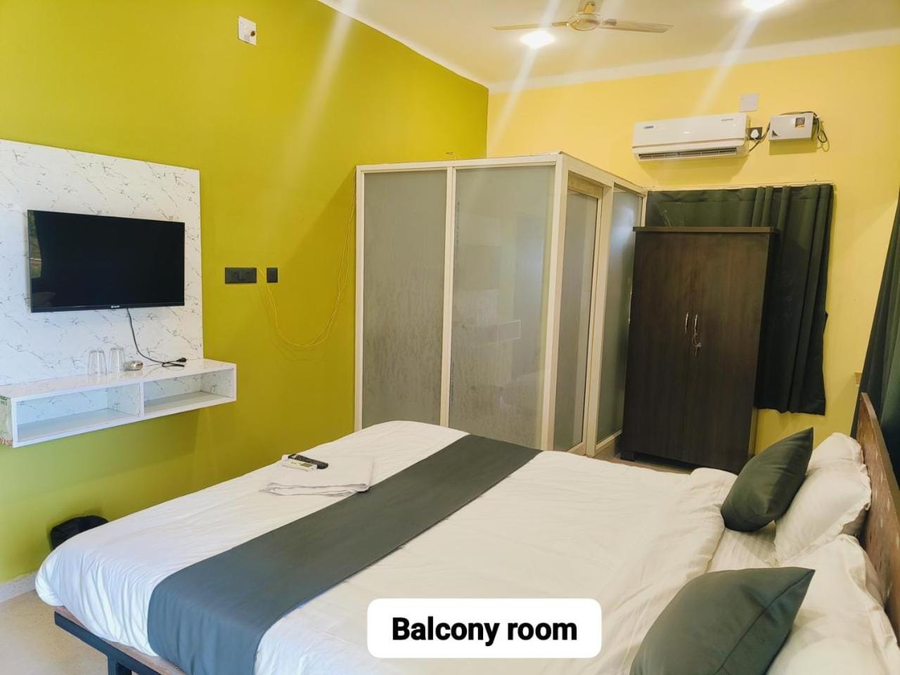 Emerald Euphoria The Luxury Stay Near Infocity Best Seller Bhubaneswar Exterior photo